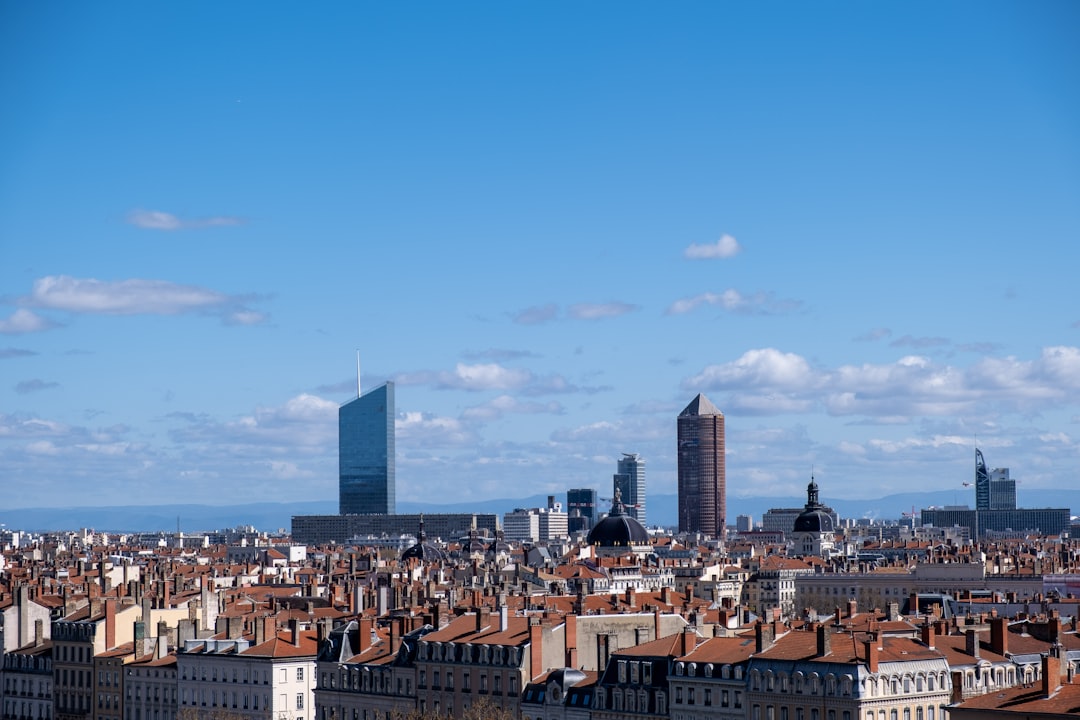découvrez quels quartiers de lyon éviter pour un premier investissement immobilier afin de sécuriser votre achat et maximiser votre rendement.