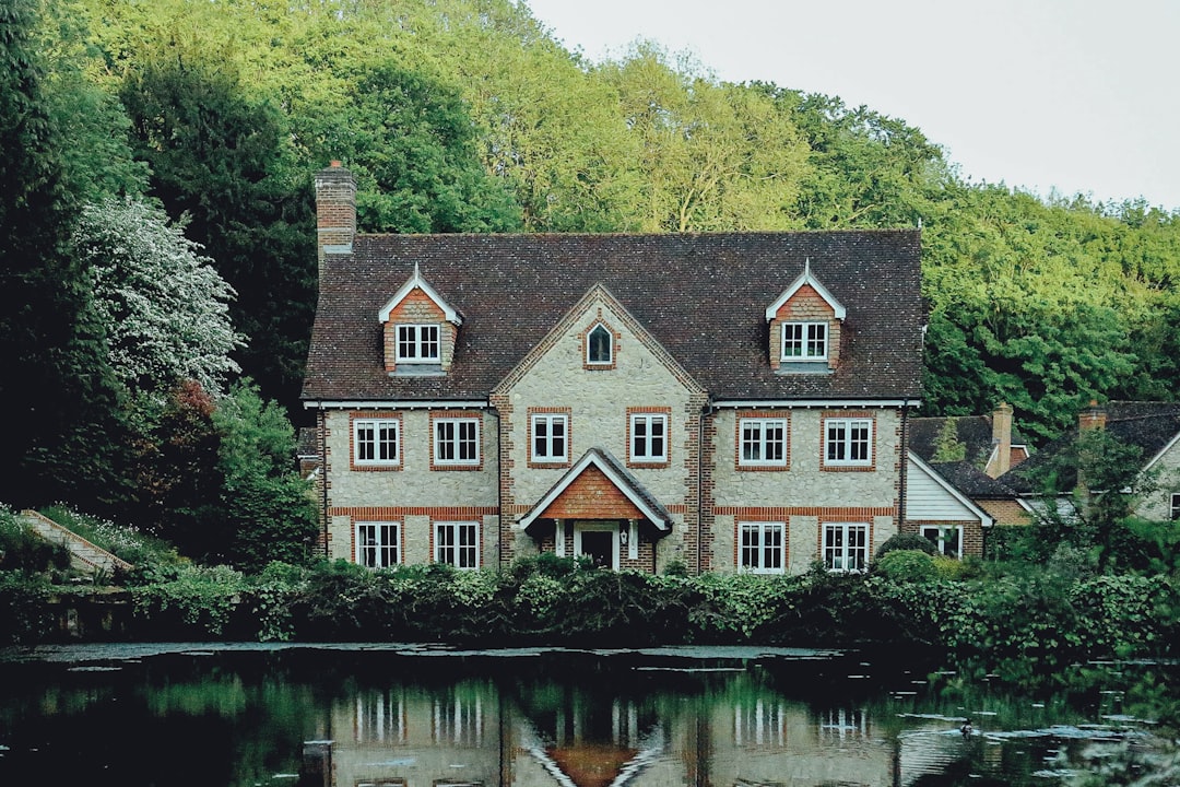 assurance habitation : protégez votre maison et vos biens contre les risques majeurs avec une couverture fiable et adaptée à vos besoins.