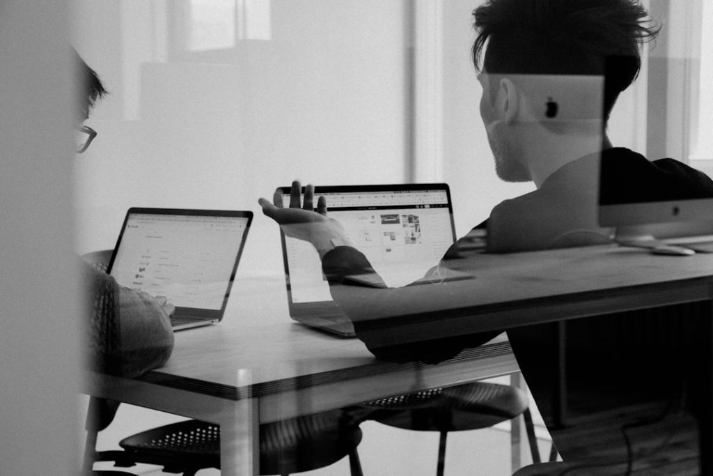 découvrez nos opportunités de carrière et rejoignez une équipe dynamique pour développer votre potentiel professionnel.