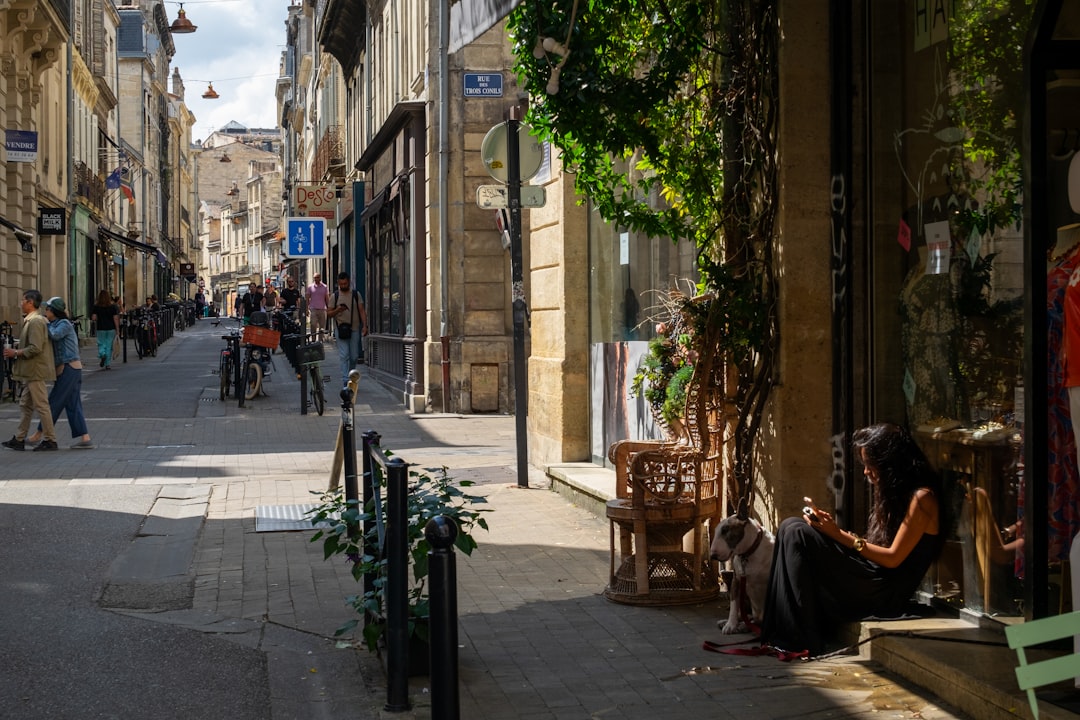 découvrez les quartiers à éviter à bordeaux pour assurer votre sécurité et profiter pleinement de votre séjour dans cette ville dynamique.