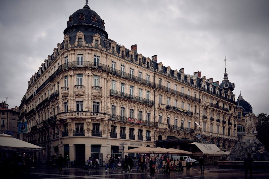 découvrez les quartiers de montpellier à éviter pour garantir votre sécurité. informations et conseils sur les zones sensibles de la ville.