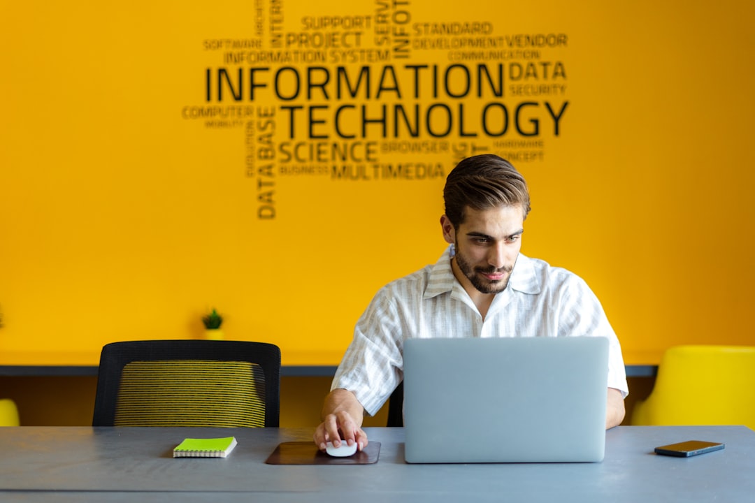 optimisez l'efficacité de votre intranet pour améliorer la communication interne, la collaboration et la productivité au sein de votre entreprise.