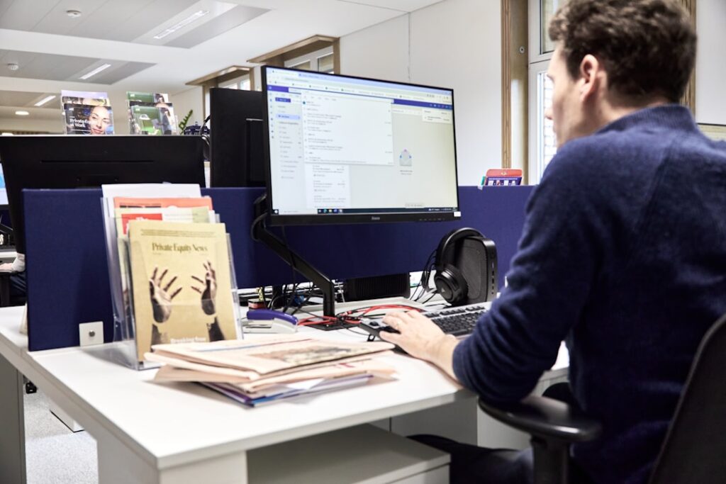 découvrez nos services de banque privée personnalisés, offrant des solutions financières sur mesure pour la gestion de votre patrimoine et vos investissements.
