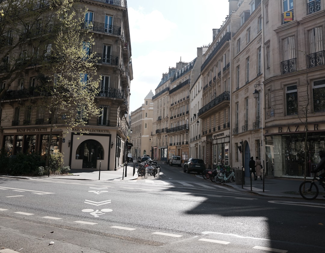 découvrez les quartiers de paris à éviter pour votre sécurité. guide des zones moins sécurisées afin de mieux préparer votre visite dans la capitale française.