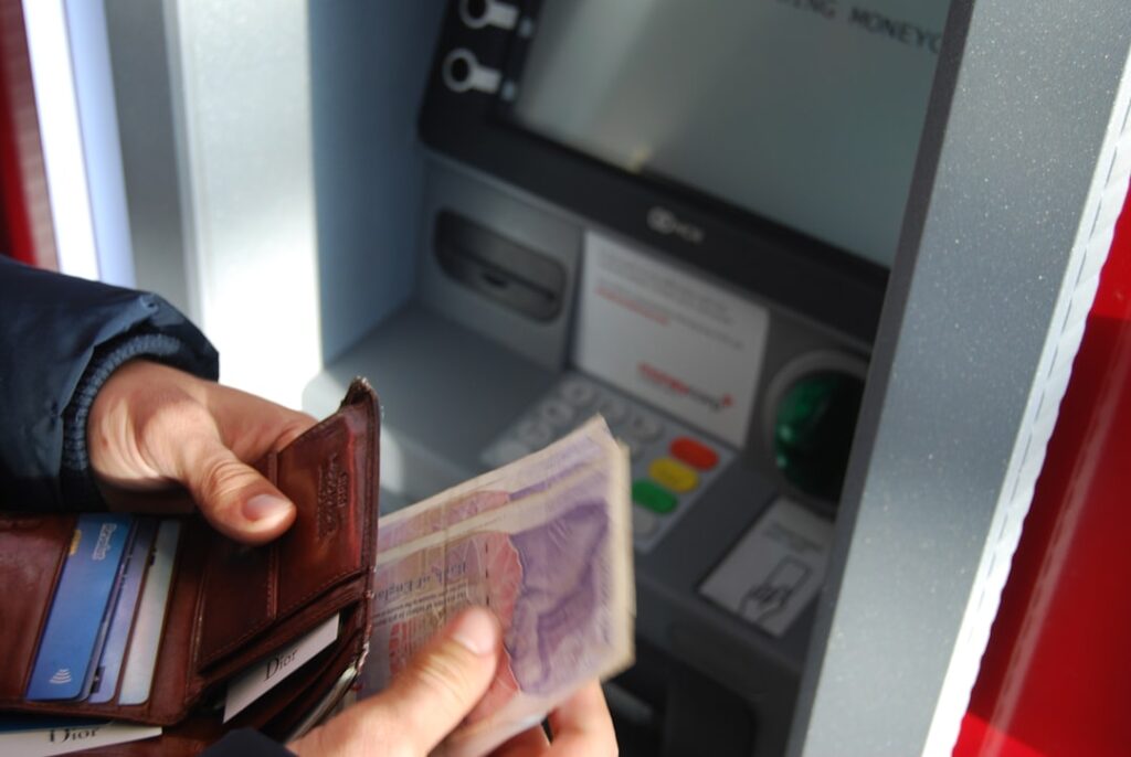 découvrez nos services bancaires performants et sécurisés, adaptés à vos besoins personnels et professionnels pour une gestion optimale de vos finances.