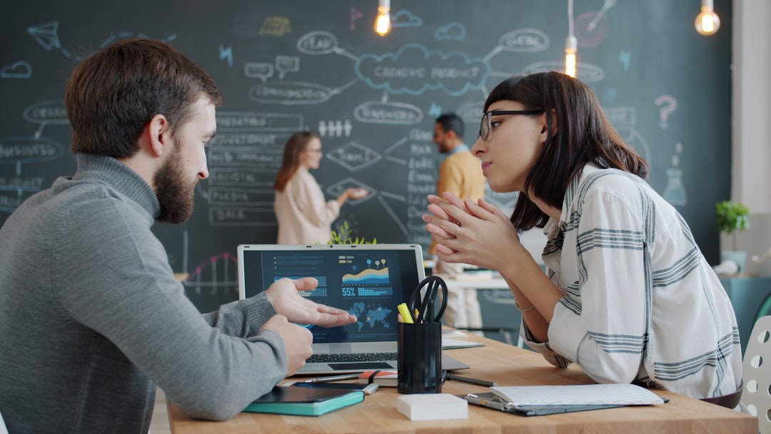 optimisez la communication interne de votre entreprise pour améliorer la collaboration, renforcer l'engagement des employés et favoriser une meilleure diffusion de l'information.