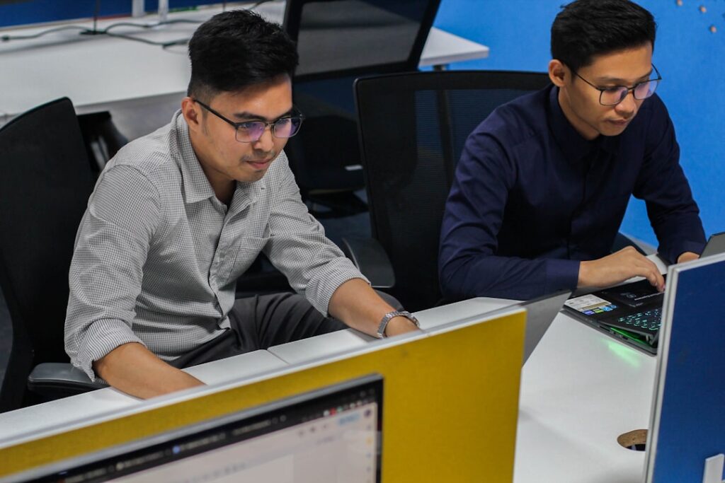 découvrez comment un intranet favorise la collaboration efficace au sein de votre entreprise en centralisant les échanges, les documents et les outils de travail.