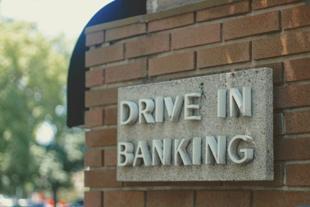 découvrez nos services de private banking personnalisés, offrant une gestion de patrimoine exclusive et des conseils financiers sur mesure pour répondre à vos besoins spécifiques.