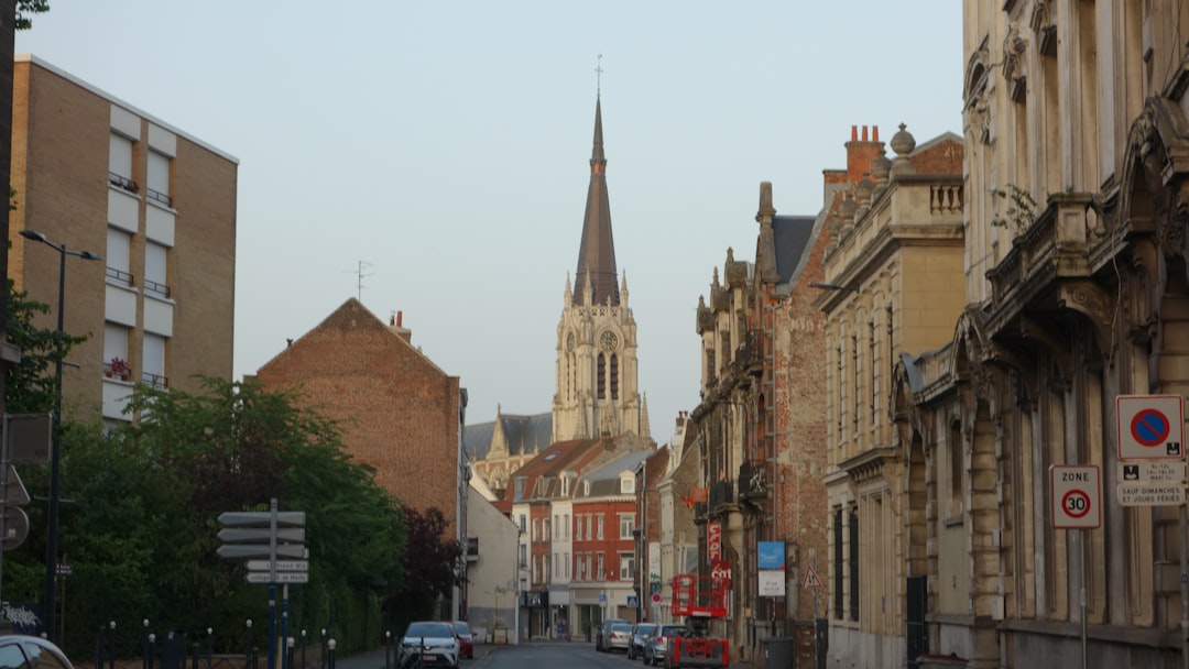 découvrez les quartiers à éviter à lille pour assurer votre sécurité lors de votre visite ou installation. conseils et informations pratiques sur les zones sensibles de la ville.