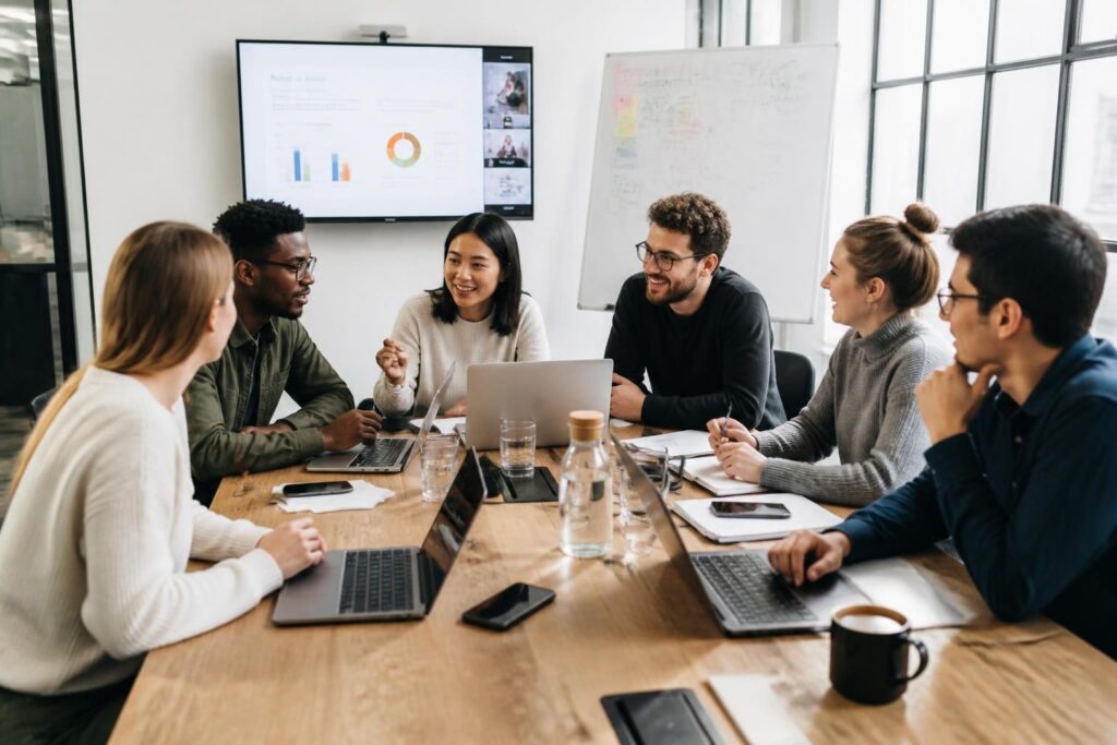 découvrez les enjeux de la dynamique collaborative peer-to-peer en entreprise et comment elle transforme les modes de travail pour favoriser l'innovation et la coopération.