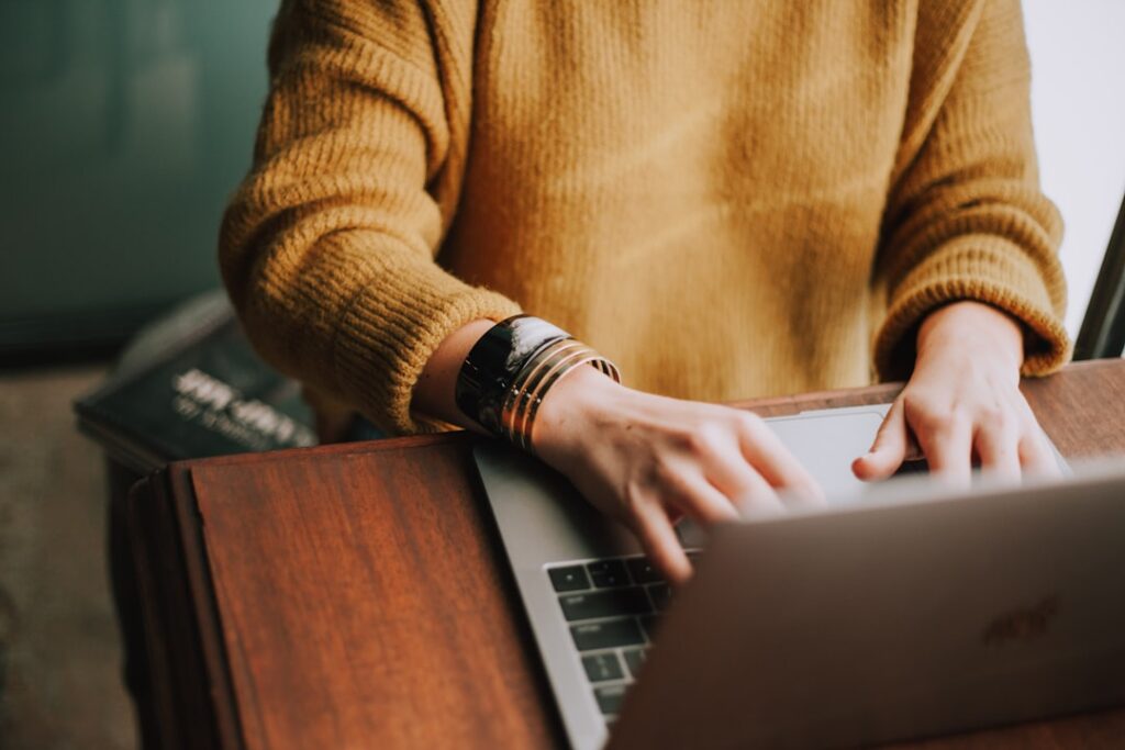 découvrez nos opportunités de carrière et rejoignez une équipe dynamique pour développer votre potentiel professionnel.