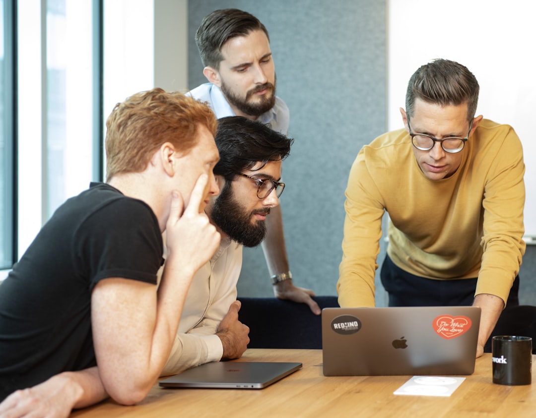 optimisez la communication interne de votre entreprise pour améliorer la collaboration, la productivité et l'engagement des équipes grâce à des stratégies efficaces.