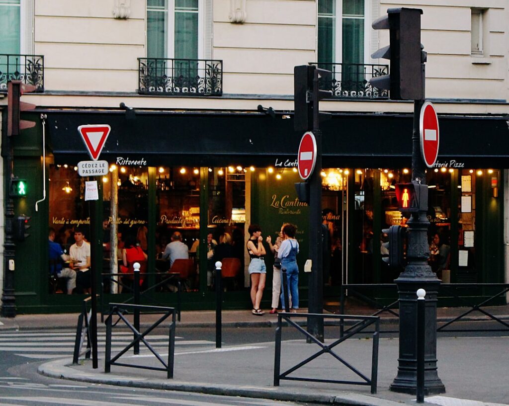 découvrez le guide ultime des bars à paris : adresses tendances, ambiances variées et conseils pour sortir dans la capitale.
