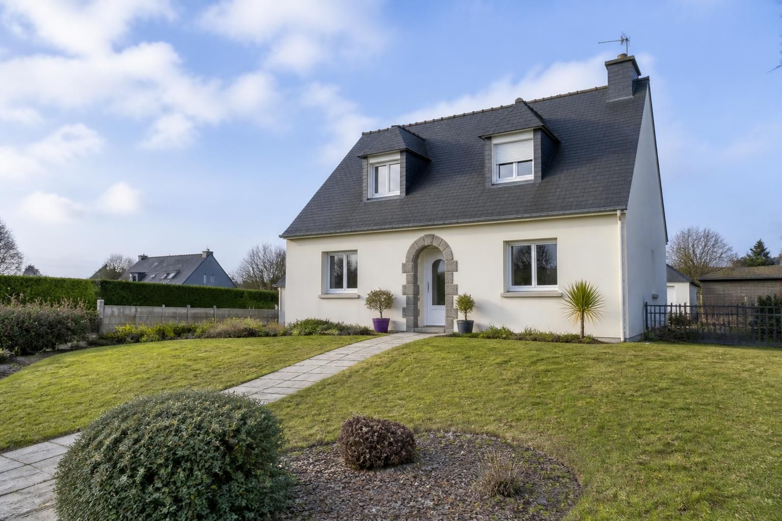 découvrez les opportunités immobilières à montauban-de-bretagne avec cette maison à vendre. un investissement idéal pour un cadre de vie agréable et un marché en plein essor.